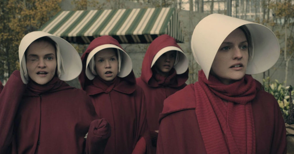 The Handmaid´s Tale: tudo seria diferente com um celular 2 handmaids 1